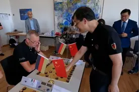 “楚河汉界”现在没有国界，第三届上海杯象棋大师赛开枰图片