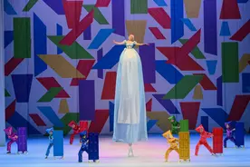 香港芭蕾舞团原创舞剧《爱丽丝梦游仙境》在国家大剧院上演图片