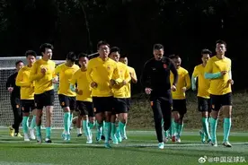 国足今晚亚洲杯首战：阵容更整齐，主帅打“预防针”图片