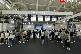 28条赋能，看超燃黄金周5｜政策“给力”、产品“新鲜”，新能源汽车销售经理“签单忙不停”图片