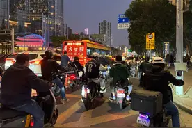 广州：一座超大城市，直面“电鸡围城”图片