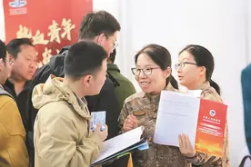江苏各地春招现场高新企业发出更多“英雄帖”图片
