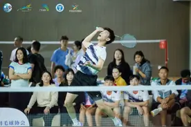 “体育赛事进商圈”焕发新活力，广州南沙首届羽毛球联赛冠军诞生图片