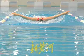 潍坊小将卢俏霖，13岁“小飞鱼”破浪逐梦图片