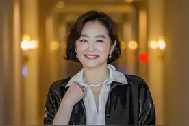 肋骨裂了两根！69岁林青霞强忍疼痛上台演讲图片