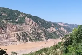 【我家就在岸上住】黄河栈道守护人 眼含热泪望母亲图片