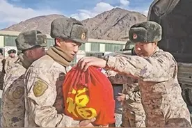 春节临近，西藏阿里军分区官兵收到来自父老乡亲的关爱与祝福——雪域高原暖流涌动图片