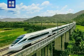 今起海南环岛高铁实现公交化运行图片