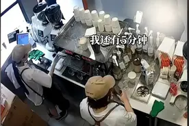从“服务生泼咖啡粉”说起：服务行业是否存在“情绪剥削”？图片