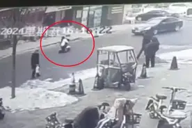 老师这一跪，把多少人弄哭了图片