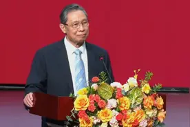 “锻炼和吃饭睡觉一样重要”，钟南山院士分享自己精气神十足的原因！图片