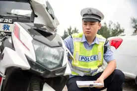 荀明鑫：破案尖兵好交警图片