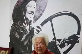 1元纸币上的女拖拉机手今年91了图片