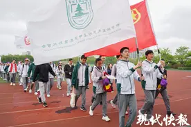 步行19公里，南京这群高中生开启“大学之旅”向理想进发图片