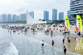 直击汕尾金町湾海滩“下饺子”现场！景区热闹指数爆表图片