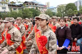 广西欢送新兵入伍图片