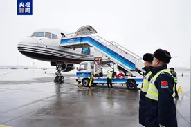 乌鲁木齐至伊斯兰堡首条全货运航线正式开通图片