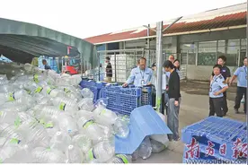一次性水桶竟循环使用？图片