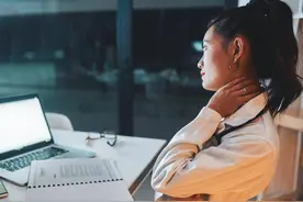 健康小站丨高低肩还驼背似“小老头”，孩子脊柱侧弯不是件小事图片