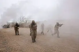 练兵备战新画卷 | “敌情”接踵而至，他们在难局险境中提升训练质效图片