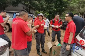 压在坍塌房屋下40多个小时的她获救了！最新消息→图片