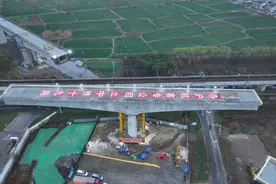 沪宁合高铁跨南京地铁S8号线连续梁成功转体图片