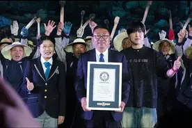 司徒小镇打铁花创造吉尼斯纪录称号图片