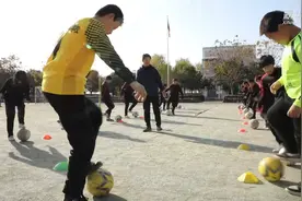 秦岭乡村数学老师带出了冠军足球队图片