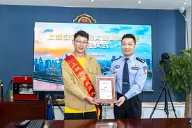 救人外卖小哥回应落户杭州：做人不能忘本，桑植县是我第一故乡图片