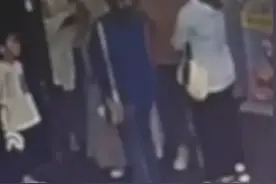 女子在电影院被“熊家长”打到耳鸣？网友怒了！图片