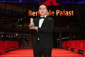 河南籍导演霍猛凭《生息之地》斩获第75届柏林电影节最佳导演银熊奖图片