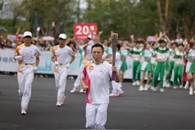 亚运火炬手井贤栋：和1亿数字火炬手一起传递亚运精神图片