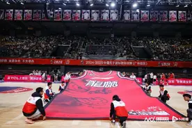 广州龙狮坐镇新主场迎首胜，郭艾伦成为联赛本土助攻第一人图片