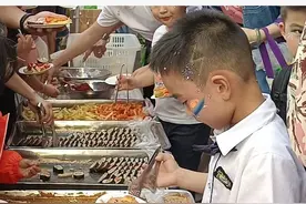 西山区拟制定学生食堂管理办法 三成以上就餐者不满意可开除“老板”图片