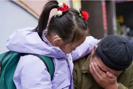 1岁生日，他第一次听到4岁女儿叫“爸爸”……图片