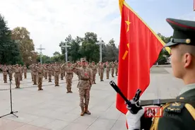 免费乘公交，让“孔雀蓝”成为更受尊崇的职业，湖北省军地联合出台文职人员优待政策图片