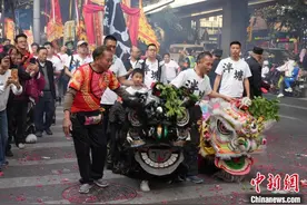 广州百年祠堂庙会：醒狮腾跃 祠堂宴香图片