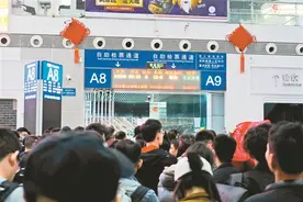 280列夜间高铁让你当个“夜行侠”顺利回家 旅客如未买上车票可以使用12306“候补”功能图片