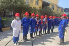 陕西锌业公司电锌车间开展高处坠落事故应急演练图片