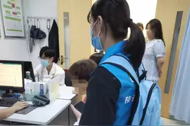陪看病、代取药、帮挂号……陪医助诊服务在成都走俏，特殊人群就医更轻松图片