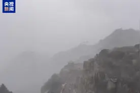 泰山景区降雪！道路湿滑已暂停开放图片