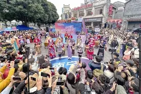 南宁市“民歌一条街”欢乐开街 市民游客可到“三街两巷”、民歌湖、万象城、青秀山风景区沉浸式赶歌圩图片