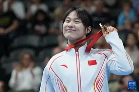 巴黎残奥会｜游泳——女子100米自由泳S7级：蒋裕燕打破世界纪录夺冠图片