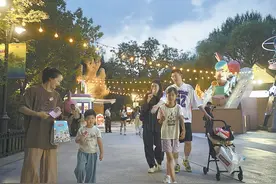 潮玩点亮城市消费奇妙夜图片