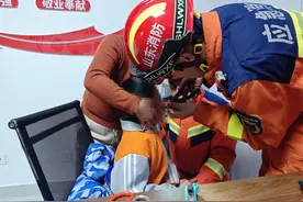 【第一现场】滨州：惊心！小男孩舌头被卡 消防紧急“舌尖救援”图片