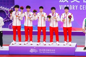 深圳选手林高远随国乒男队亚运夺冠图片