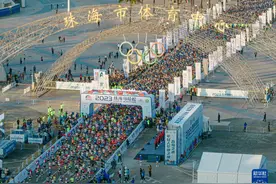 2023珠海马拉松开跑图片