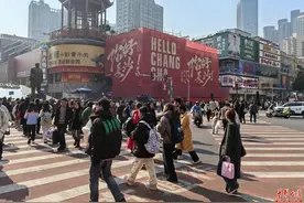 长沙黄兴路步行街人潮涌动，共庆元旦佳节图片