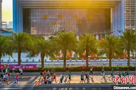 近两万名马拉松跑者在横琴粤澳深度合作区开跑图片