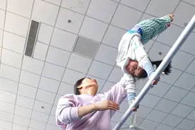 体操少年花式训练逐梦训练场图片